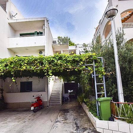 Apartments And Room Nevenka Макарска Екстериор снимка