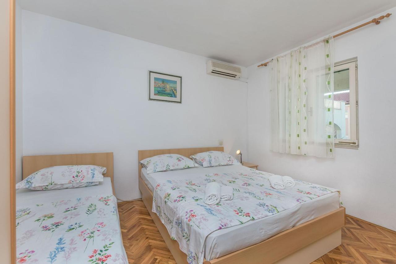 Apartments And Room Nevenka Макарска Екстериор снимка