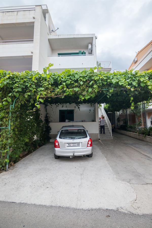 Apartments And Room Nevenka Макарска Екстериор снимка